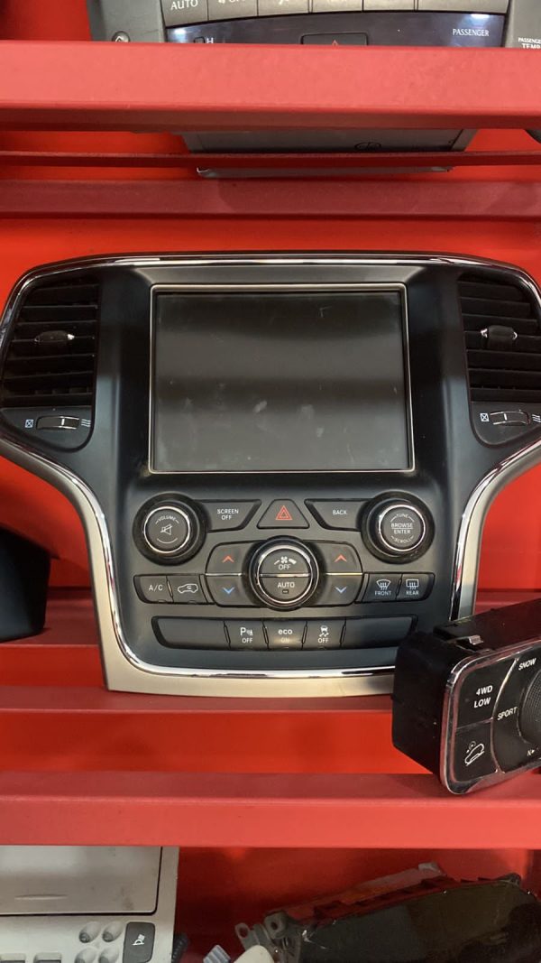 Radio Jeep Cherokee 2014 | Cruza Auto Parts