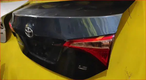 Tapa Baul Toyota Corolla 2014-2018 7 Tapa Baul Toyota Corolla 2014-2018 | Yani Repuestos