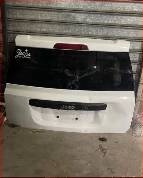 Compuerta Jeep Patriot 2015 | Charlotte Auto Parts